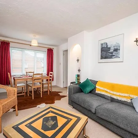 Cosy 2 Bedroom Flat Close To Tower Bridge With Free Parking